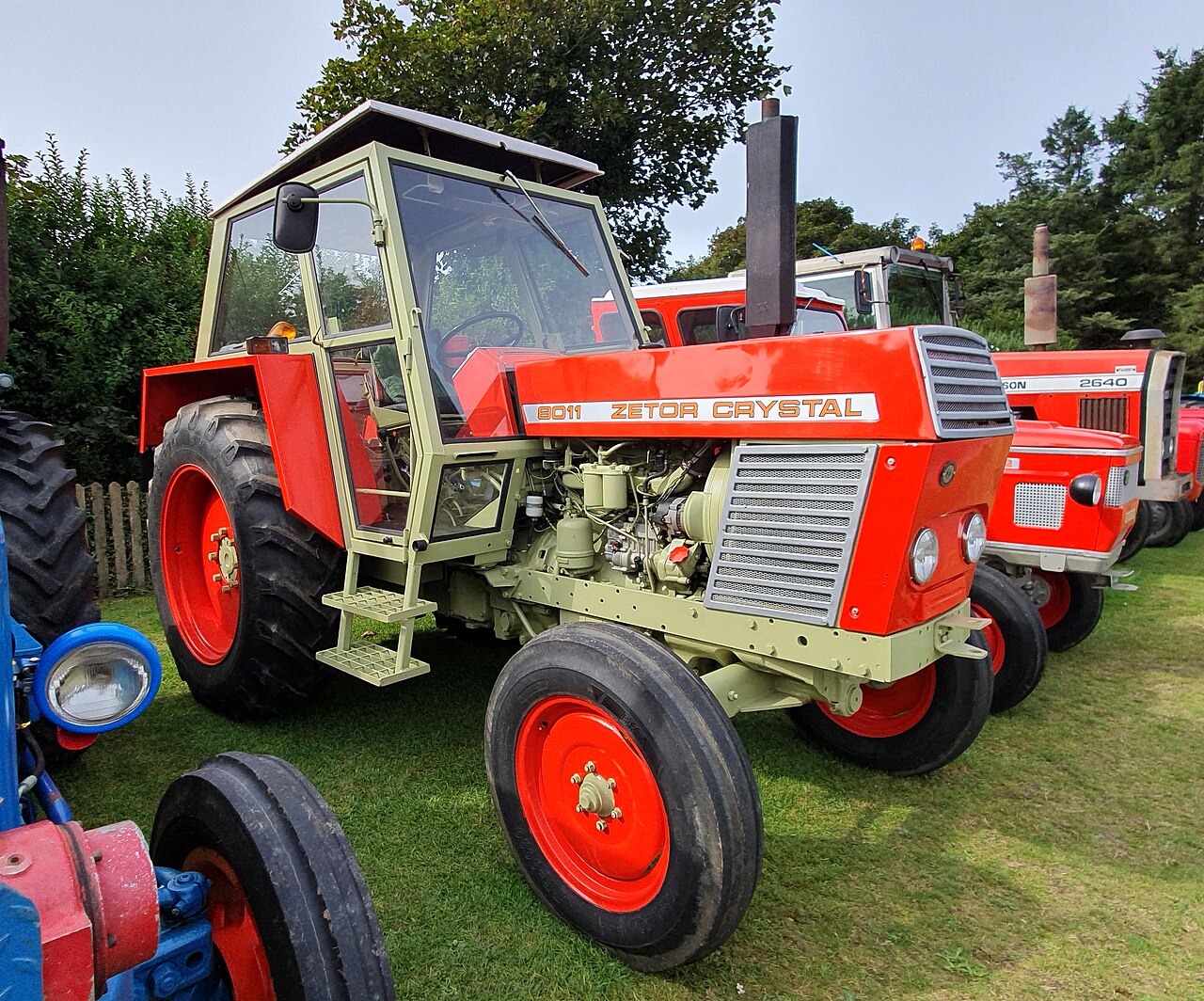 Zetor Crystal 8011 — dobový zemědělský traktor