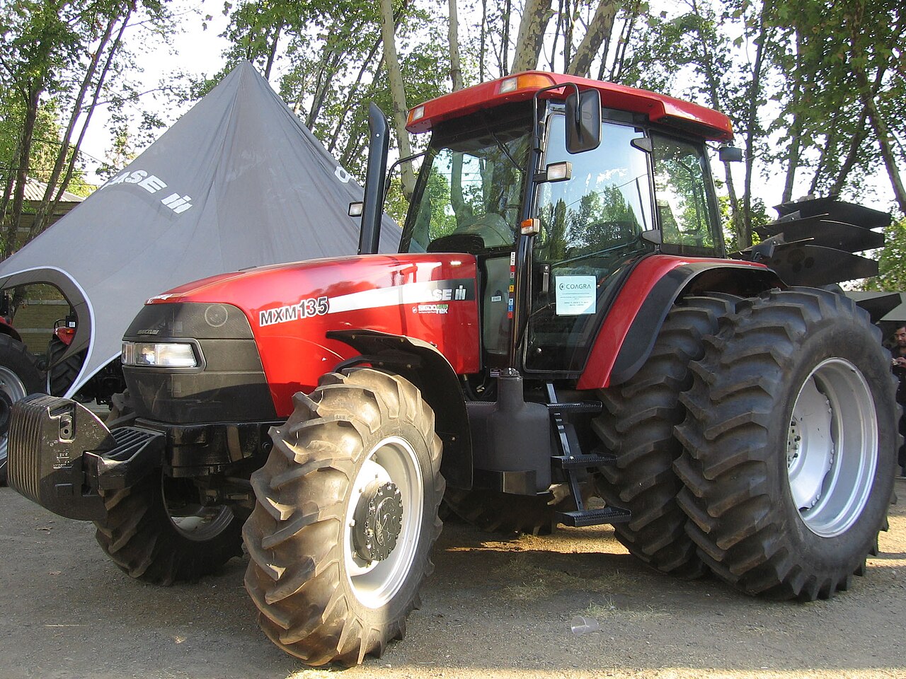 MX 100 Maxxum — Traktory