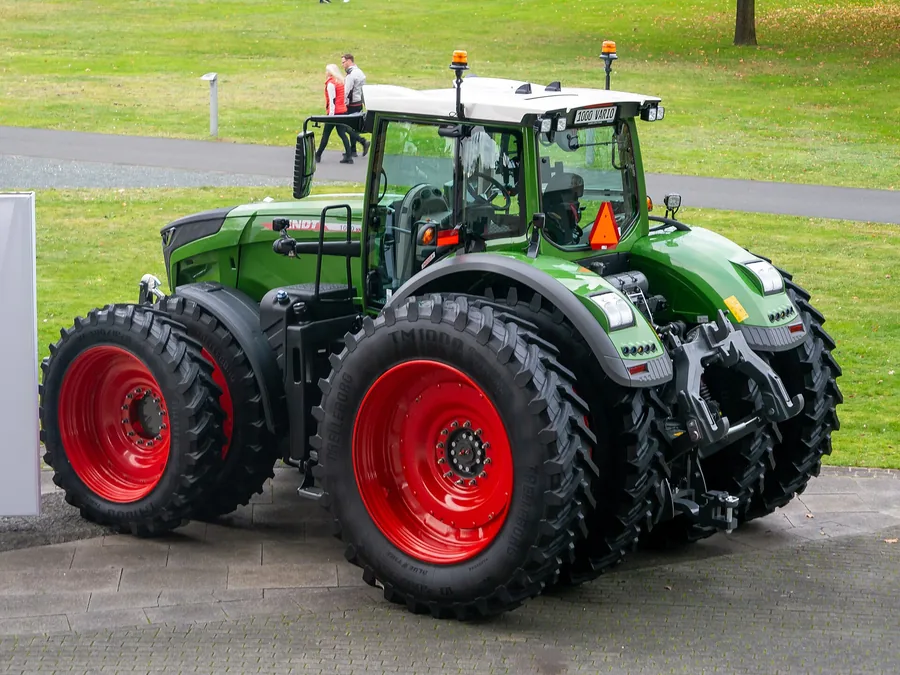 Fendt 1050 Vario w tylnym ujęciu trzy czwarte