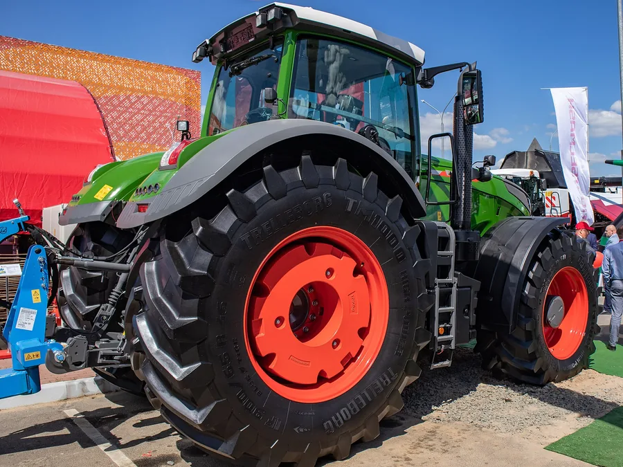 Fendt 1050 Vario — detal tylnych kół bliźniaczych