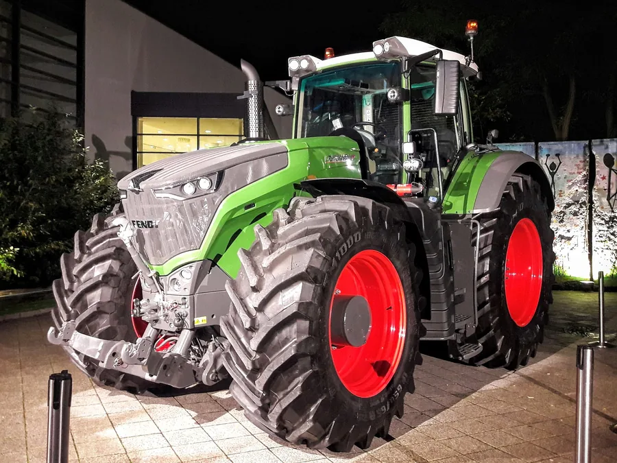 Fendt 1050 Vario — przód i maska silnika