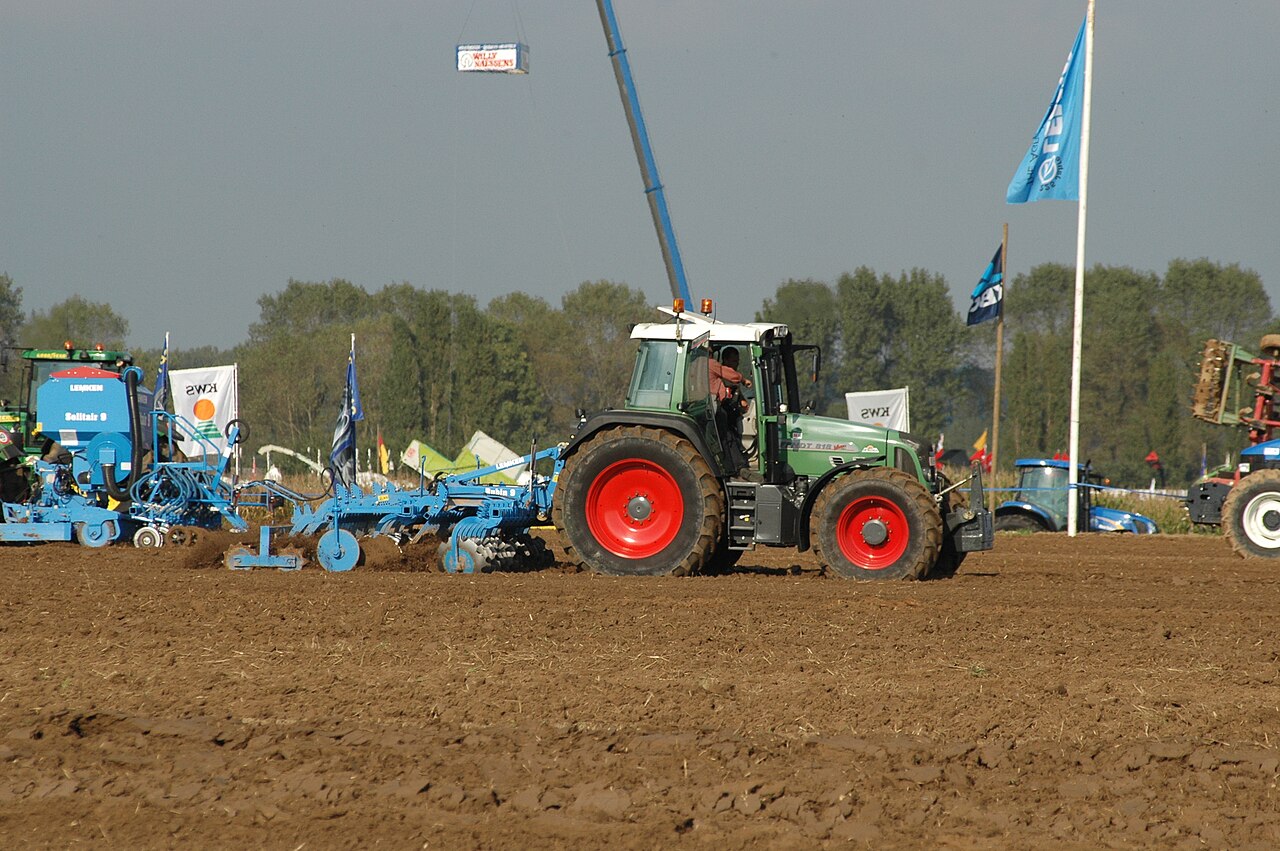 822 Vario — Traktory