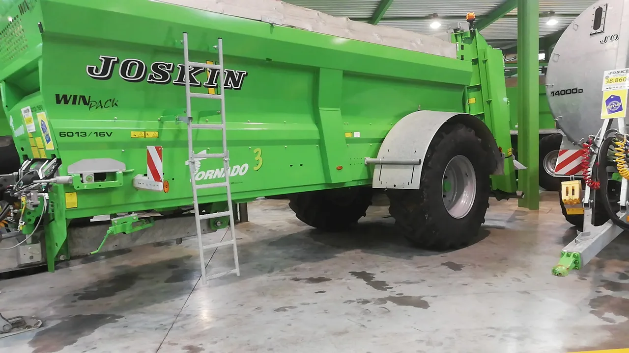 Tornado3 T5500 — Rozrzutniki obornika