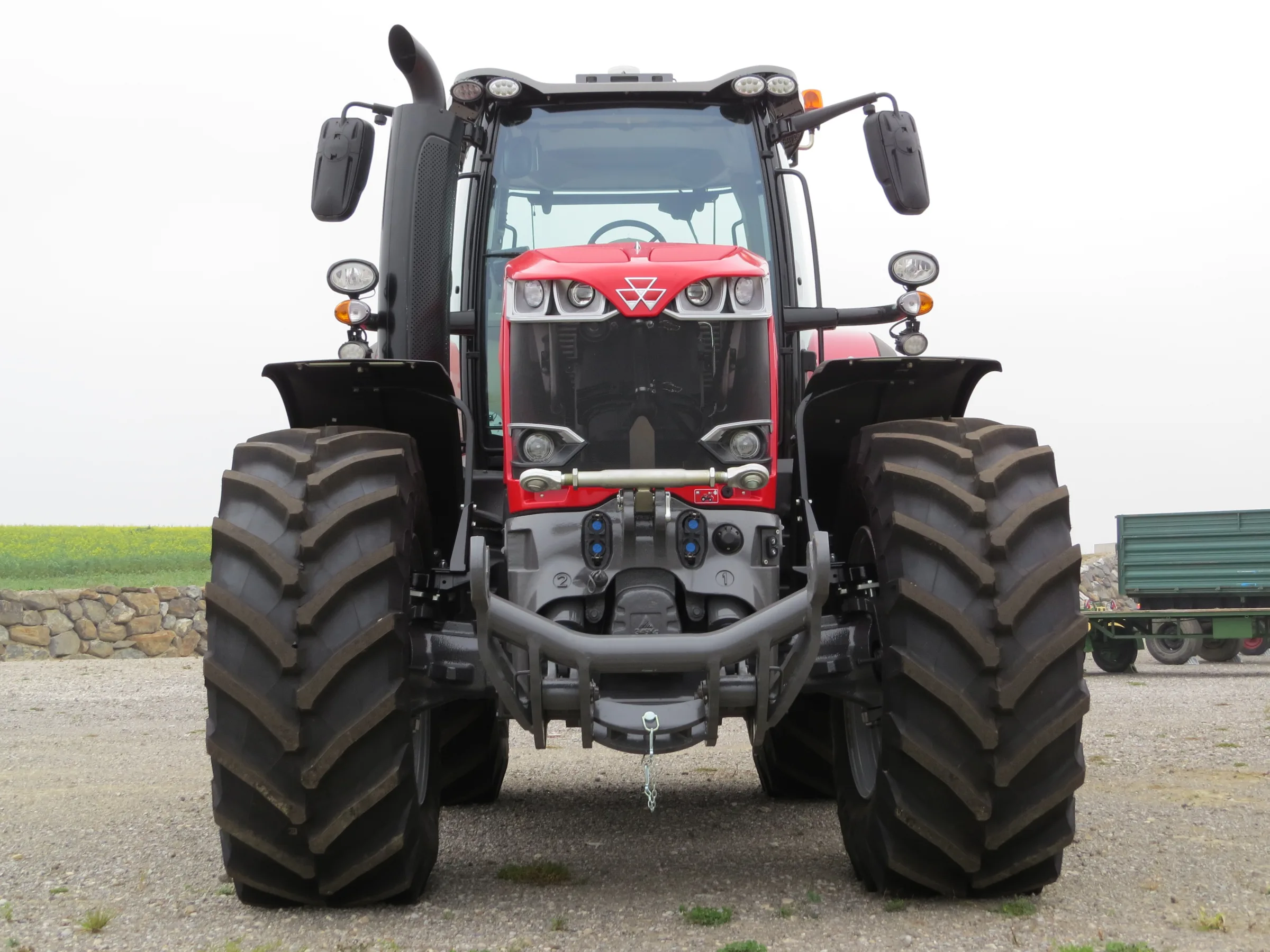 MF 8730 S — Traktory