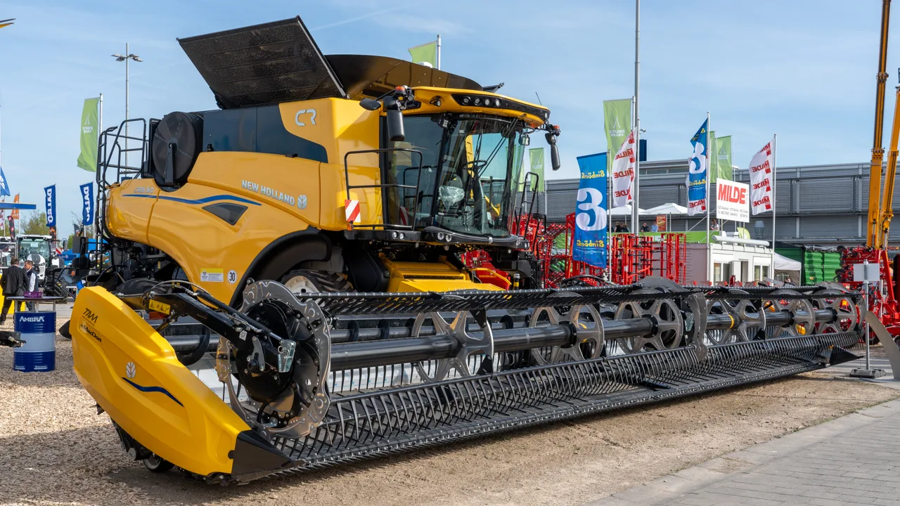 New Holland CR11 — Комбайн, 2023