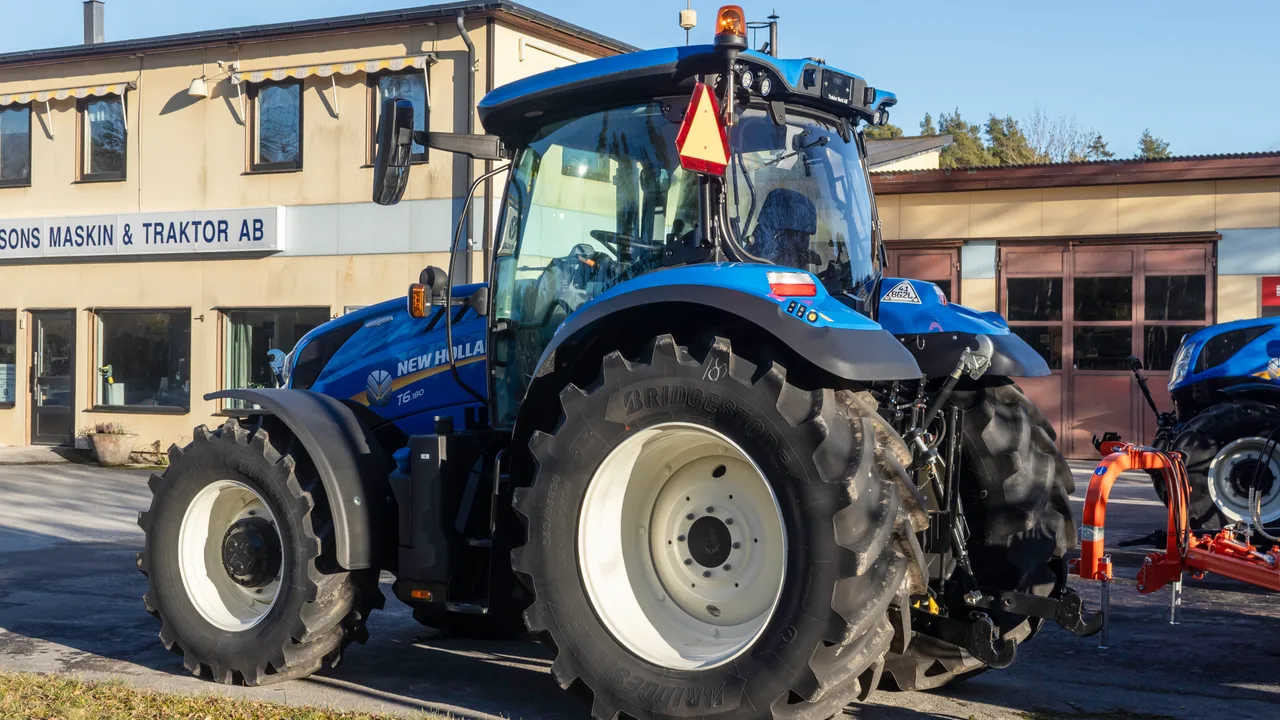 New Holland T6.180 — Трактор, 2018